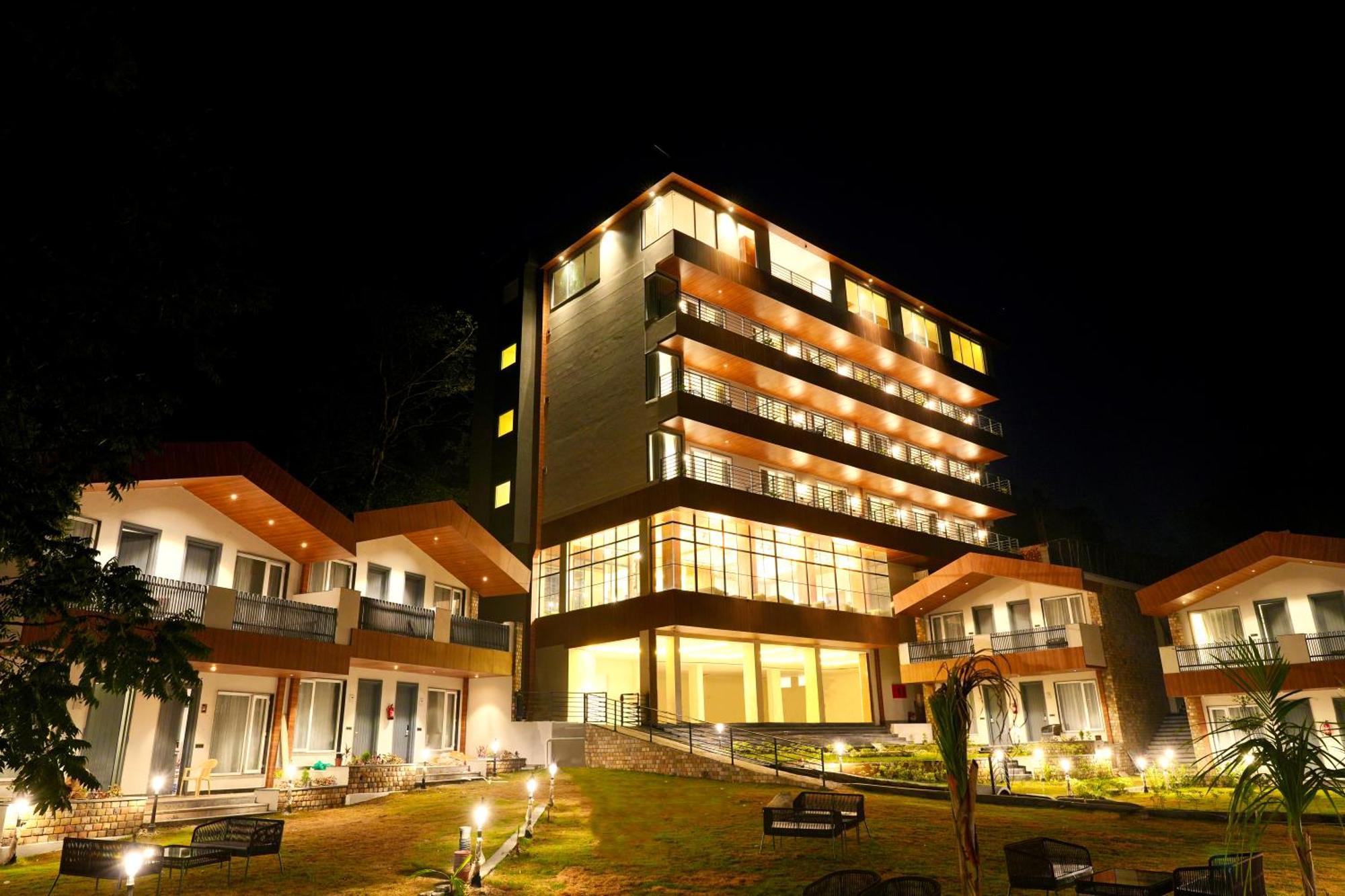 Dls Divine River Resort And Spa, リシケーシュ エクステリア 写真