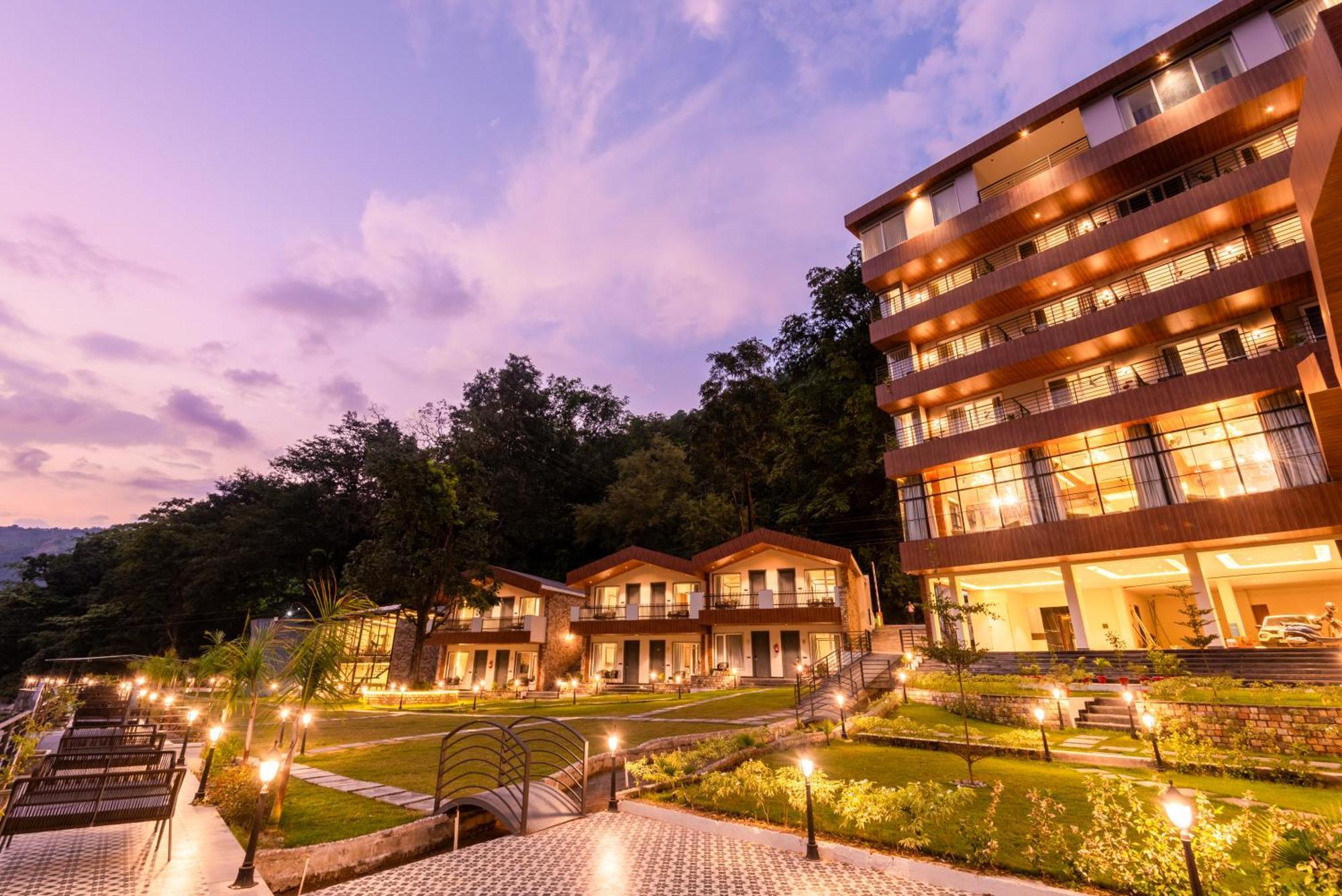 Dls Divine River Resort And Spa, リシケーシュ エクステリア 写真