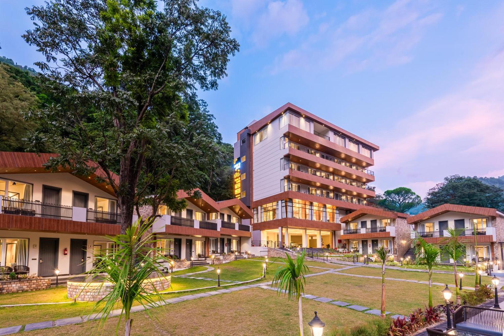 Dls Divine River Resort And Spa, リシケーシュ エクステリア 写真