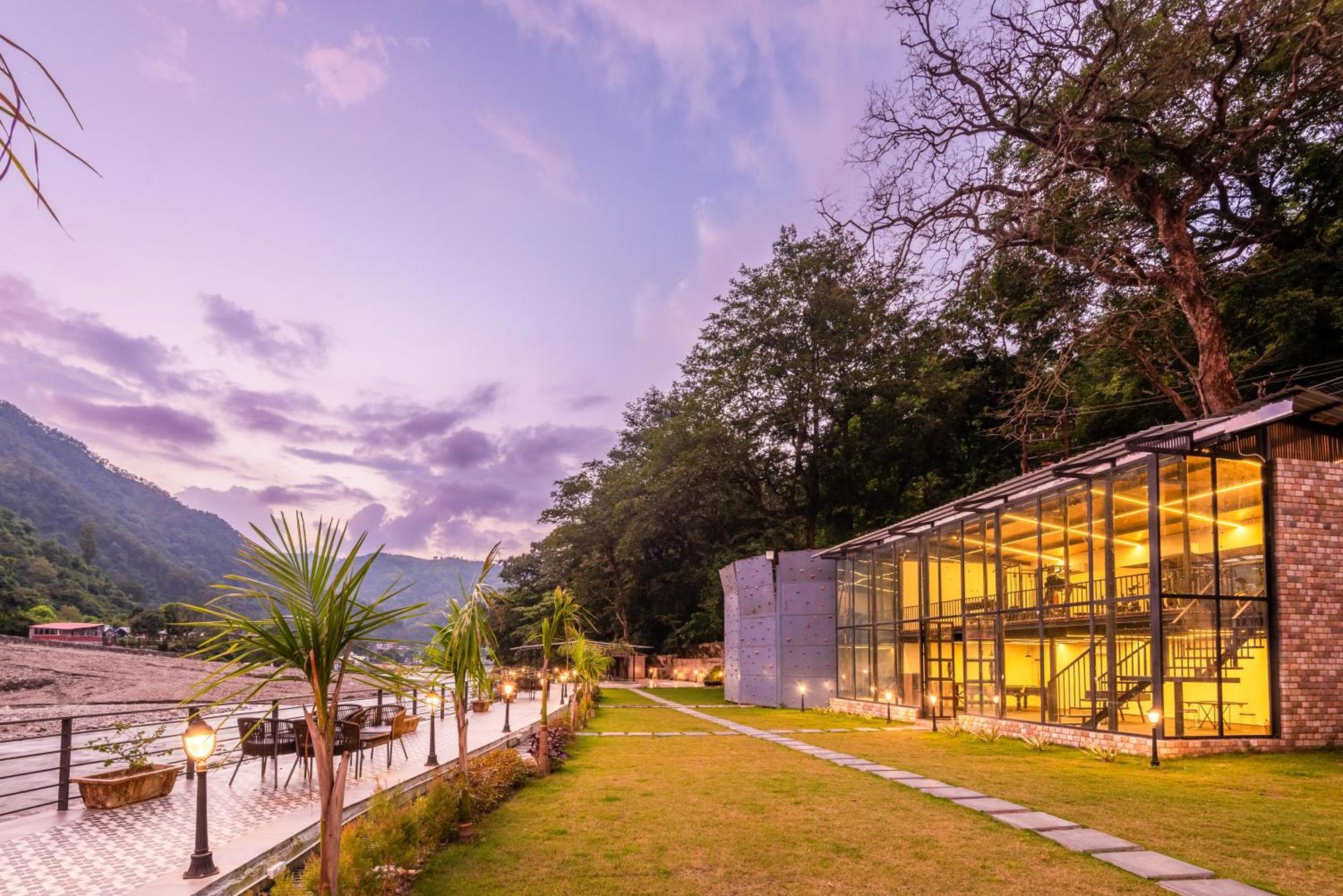Dls Divine River Resort And Spa, リシケーシュ エクステリア 写真