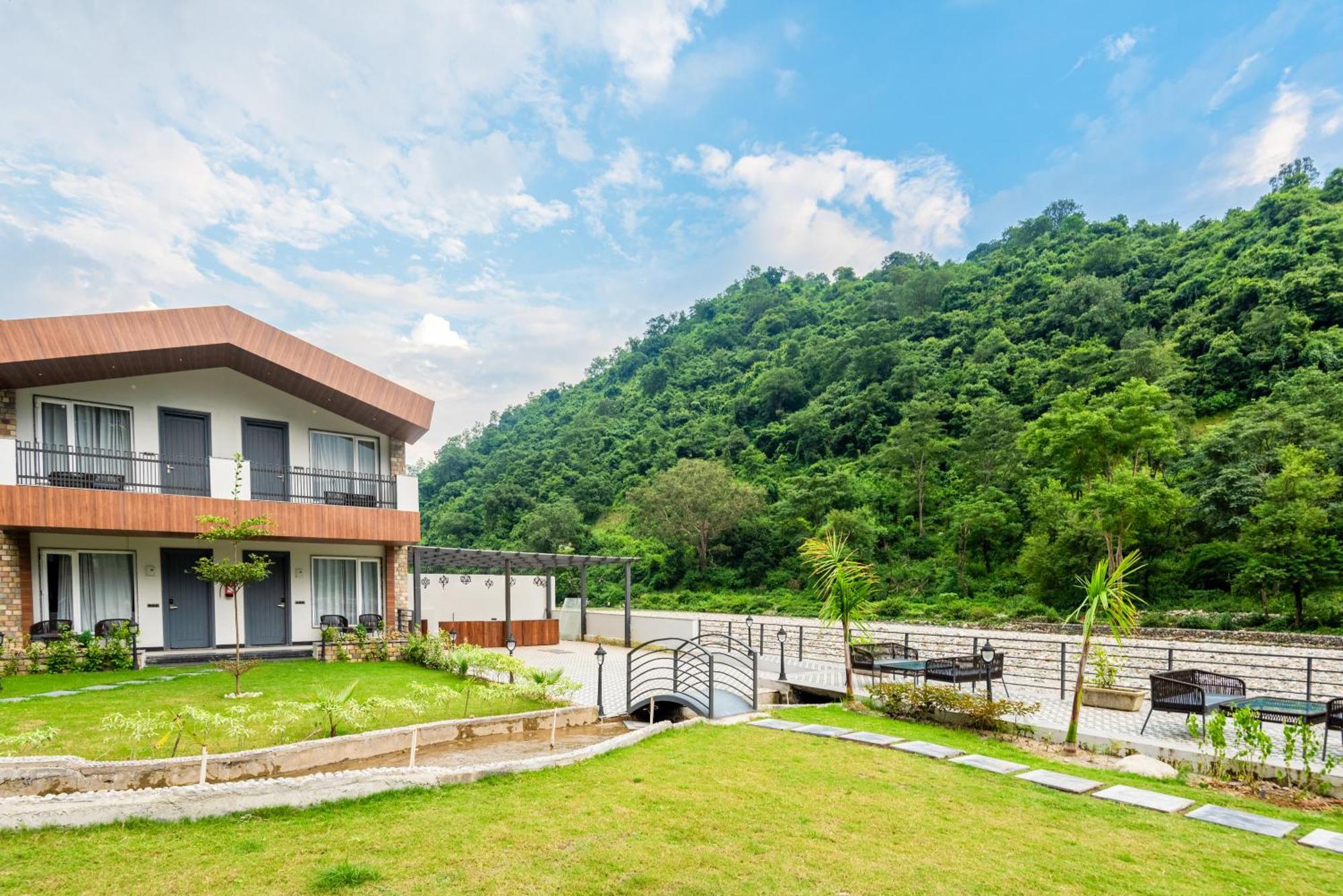 Dls Divine River Resort And Spa, リシケーシュ エクステリア 写真