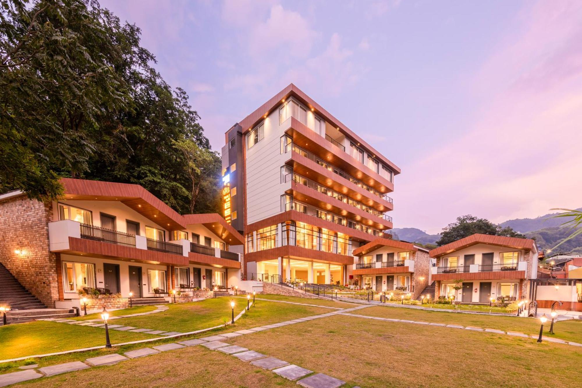 Dls Divine River Resort And Spa, リシケーシュ エクステリア 写真