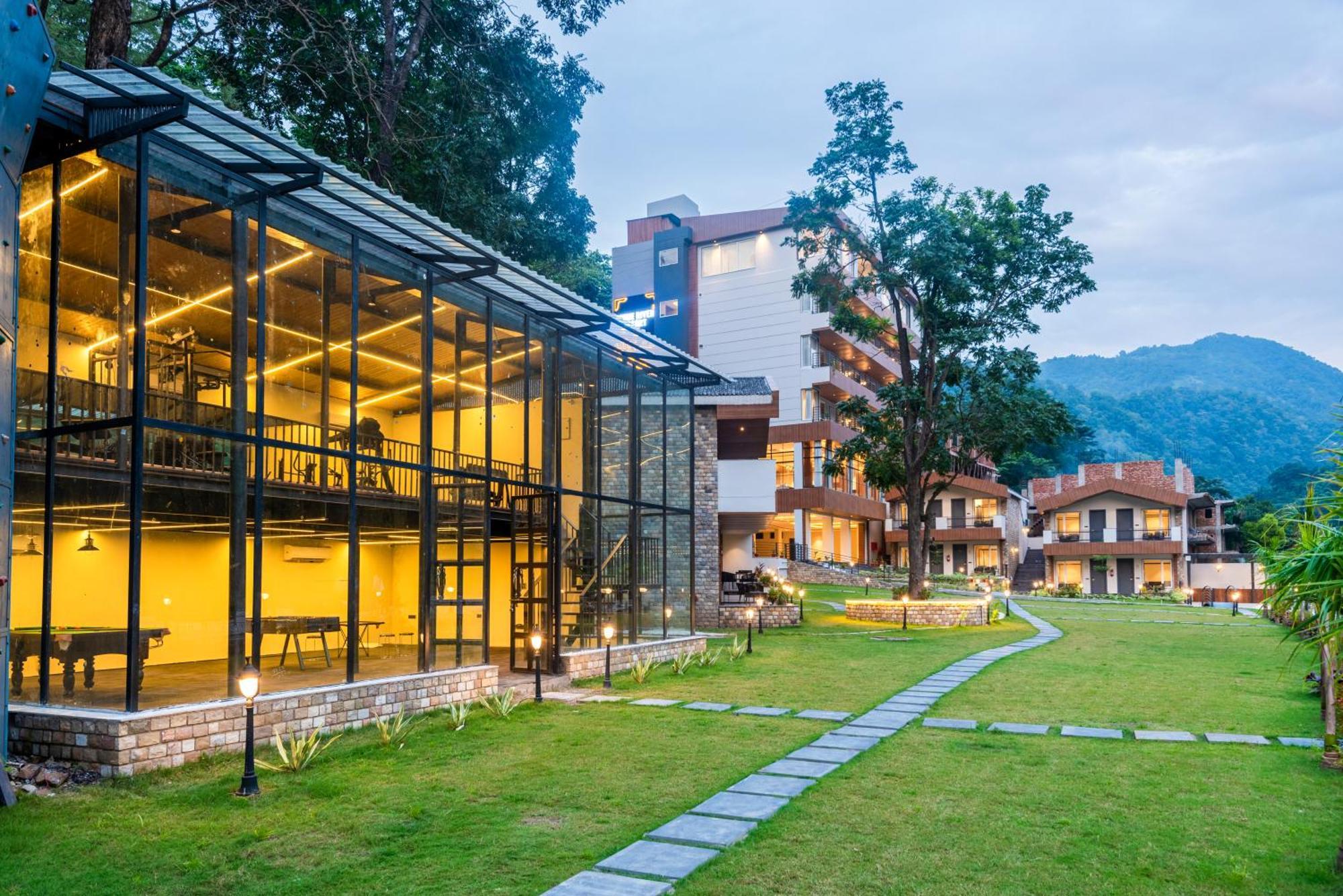 Dls Divine River Resort And Spa, リシケーシュ エクステリア 写真