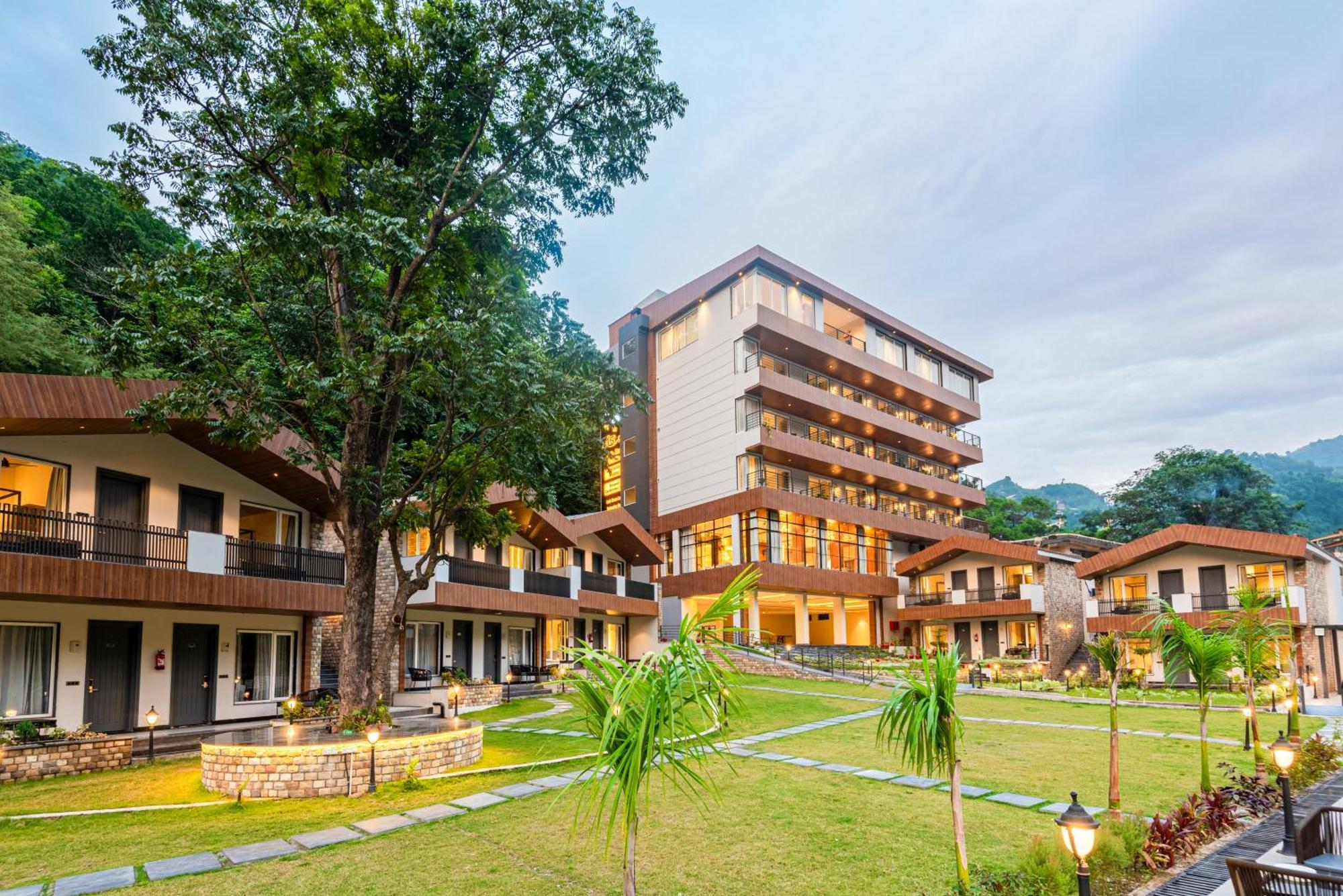 Dls Divine River Resort And Spa, リシケーシュ エクステリア 写真