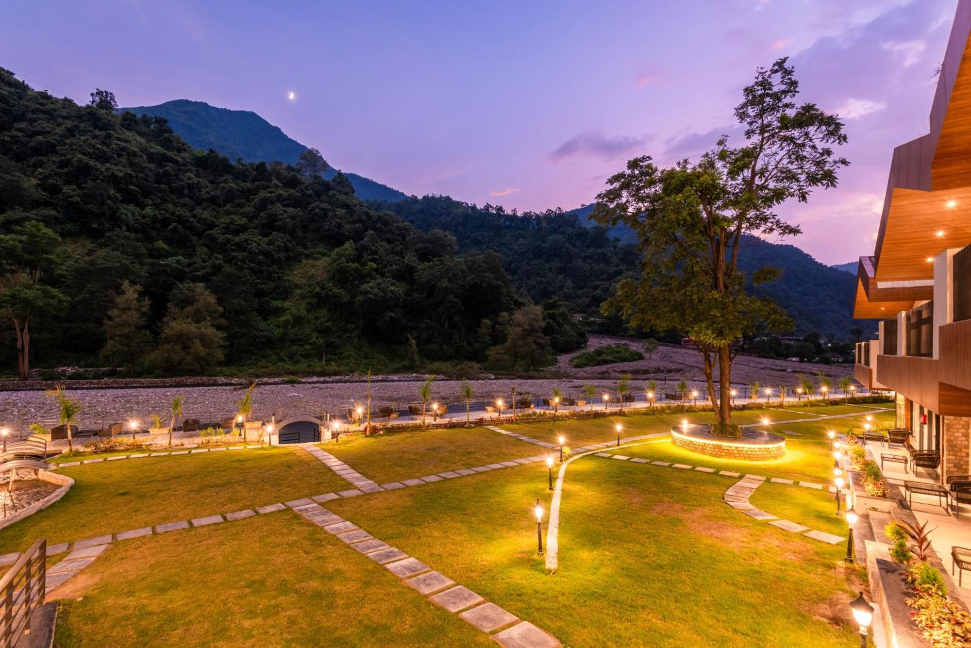 Dls Divine River Resort And Spa, リシケーシュ エクステリア 写真