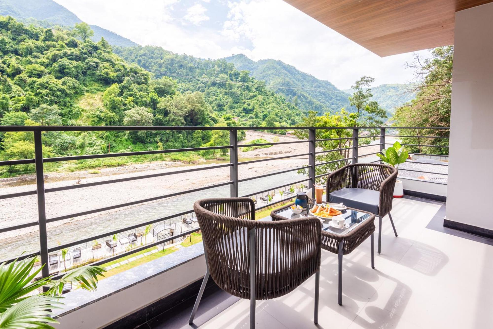 Dls Divine River Resort And Spa, リシケーシュ エクステリア 写真
